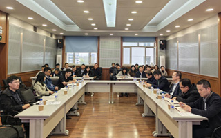 耀彩网召开党委理论学习中心组学习会